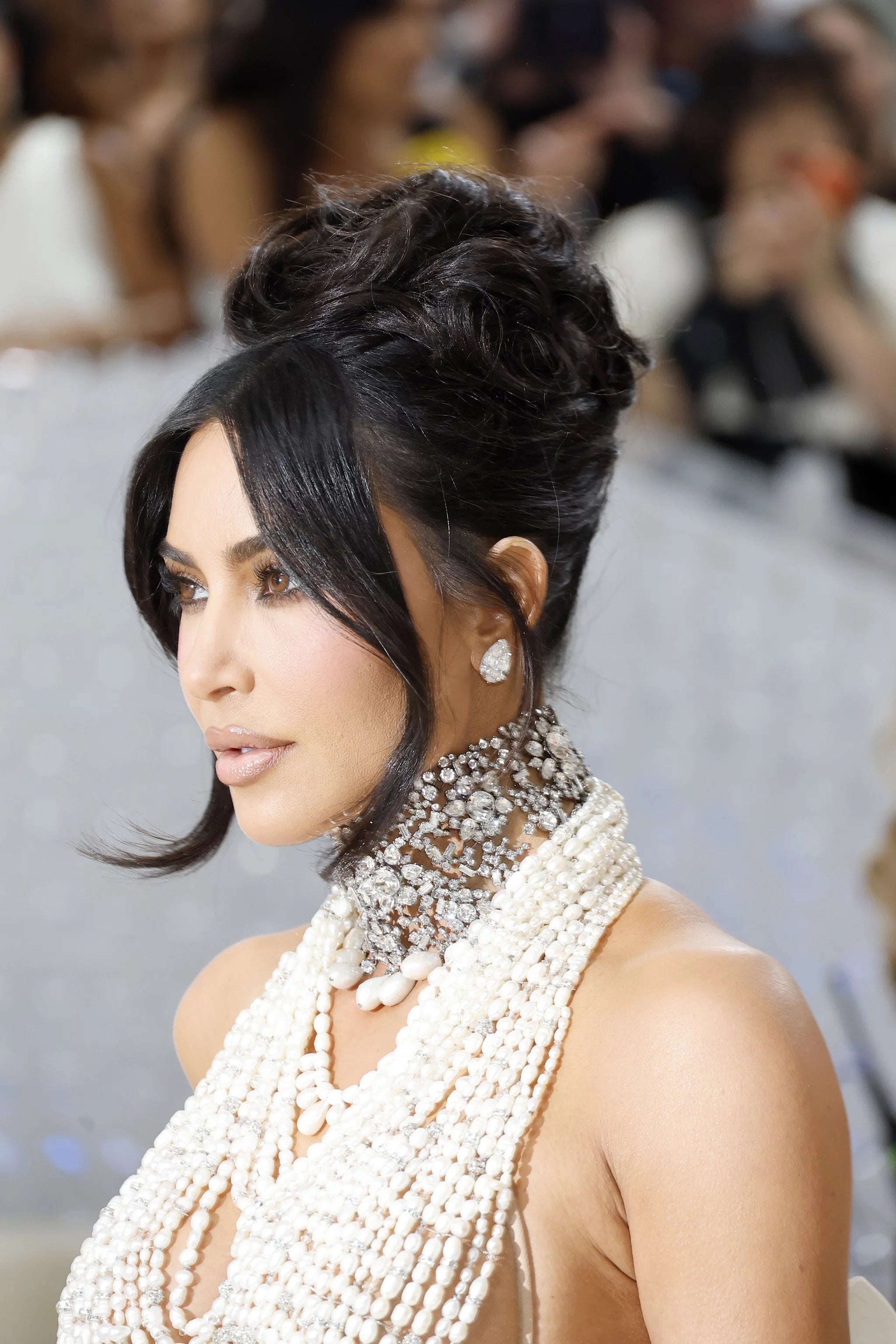 How to Get Kim Kardashians Met Gala 2023 Hairstyle using Tape In Hair ...